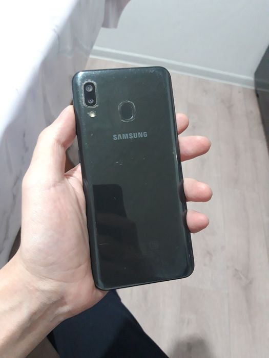 Самсунг А20 часы вместе