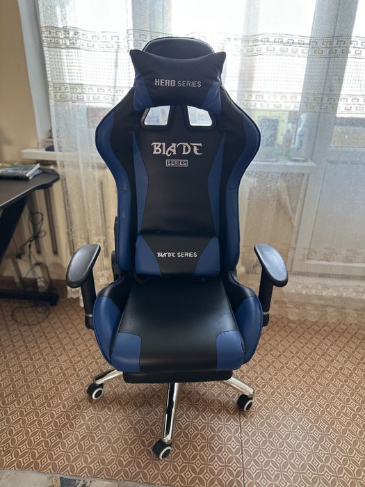 Игровое кресло геймерское