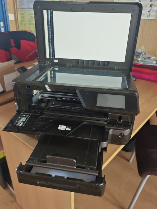 Vând imprimantă HP OfficeJet Pro 8600 Plus – pentru reparație sau piese