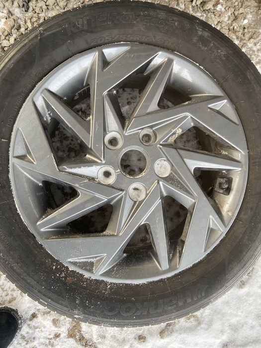 Один диск с шиной на хюндай элантра р16.