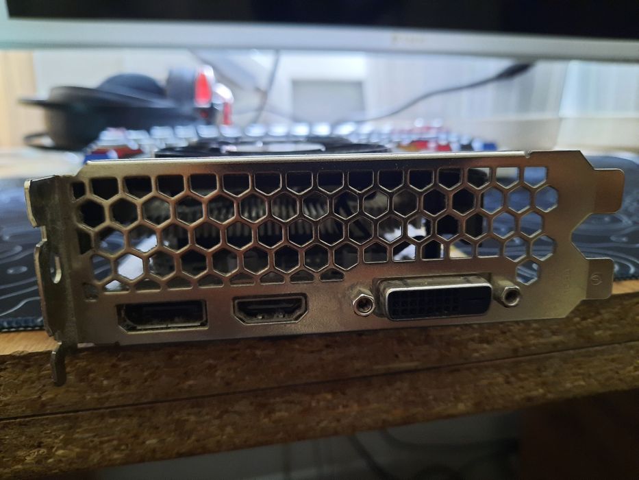 Видеокарта GTX 1050 TI