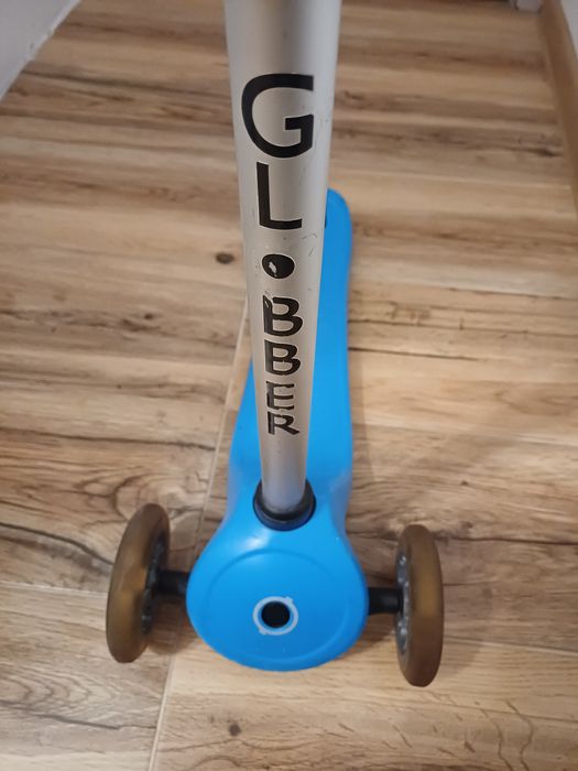 Тротинетка GLOBBER със светещи колела