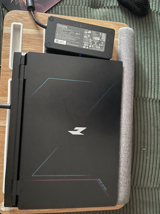 Acer Nitro 17 / i7-13700HX / RTX 4060 / 32GB RAM / 1TB SSD / 165Hz