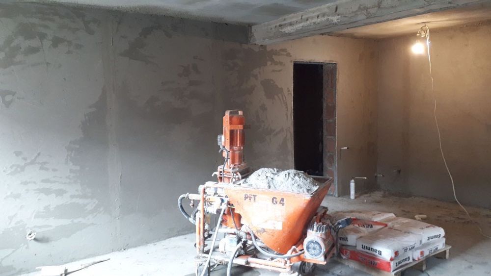 Execut tencuieli și gleturi mecanizate zugrăveli cu pompa,termoizolati