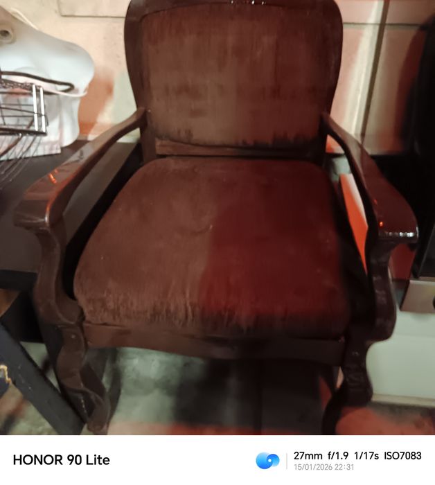 Стар дървен  ретро стол