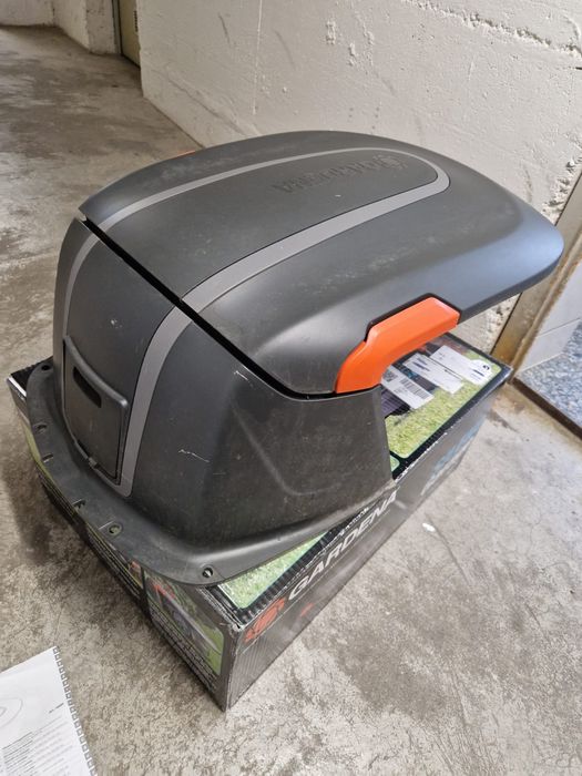 Garaj robot Gardena Sileno