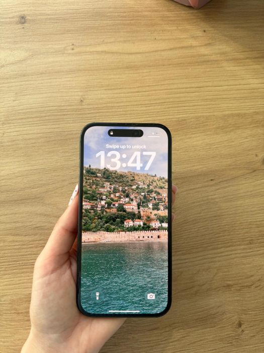 iPhone 15 – 128 GB – Stare foarte bună – 10 luni garanție