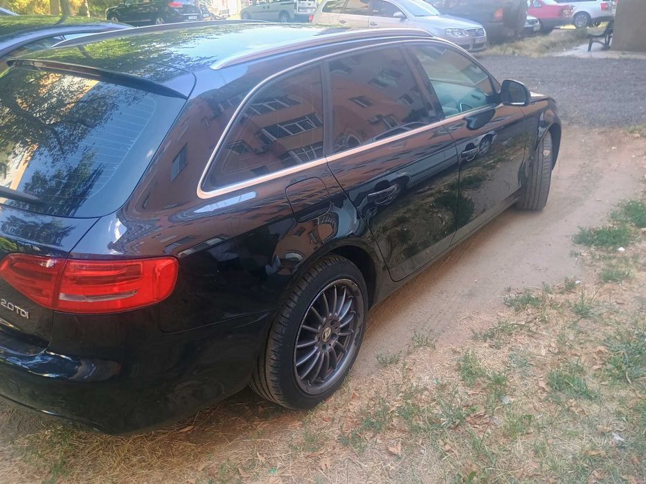 Продавам Ауди а4 б8