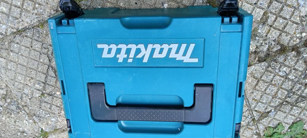 Makita DFS 250  винтоверт за гипсокартон
