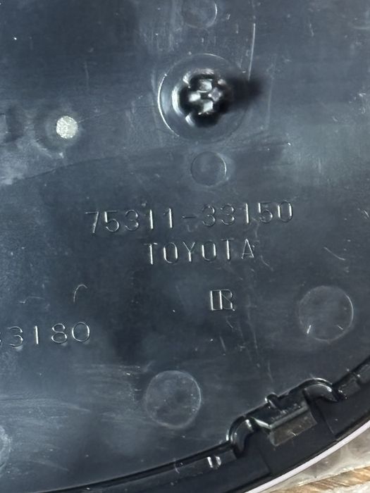 Эмблема решетки радиатора камри 30-40-45