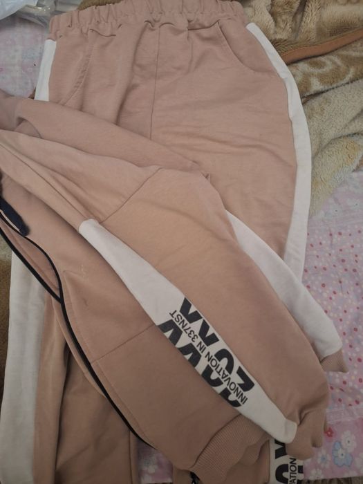 Продам спортивный костюм для девочки