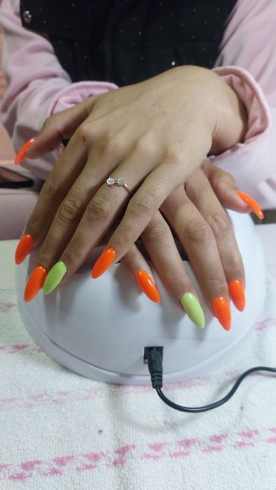 Маникюр, педикюр, наращивание ресниц,  рисунки хной