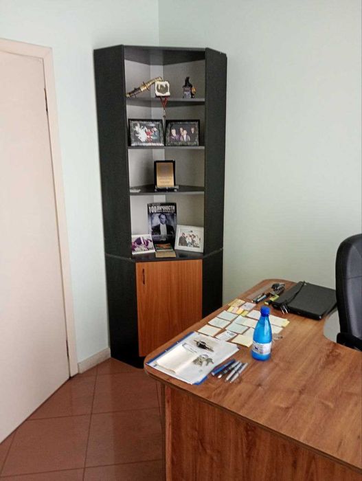 Продавам офис мебели