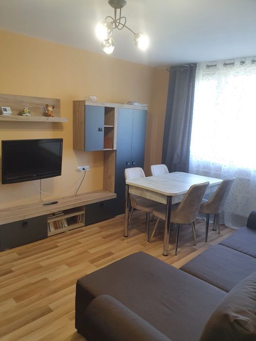 Inchiriez apartament