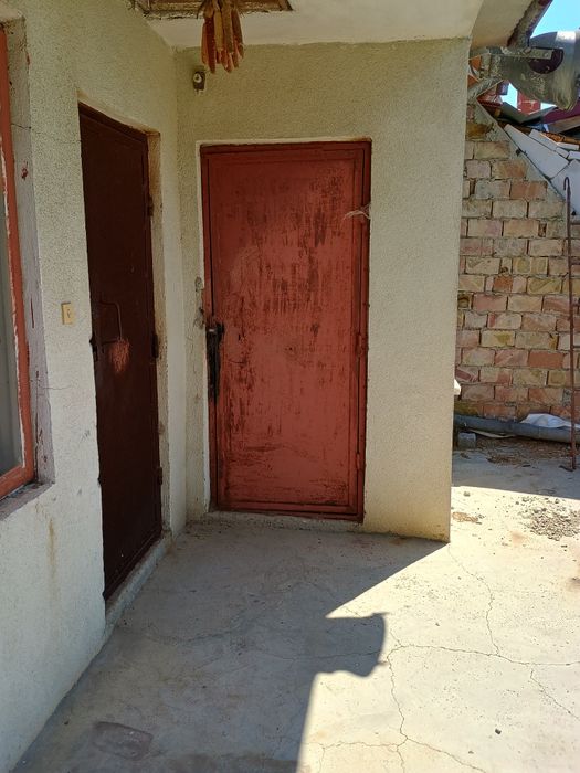 Къща с двор с.Изворско