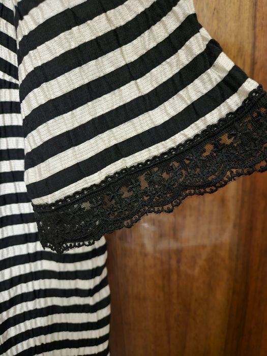 Платья костюмы и т.д.