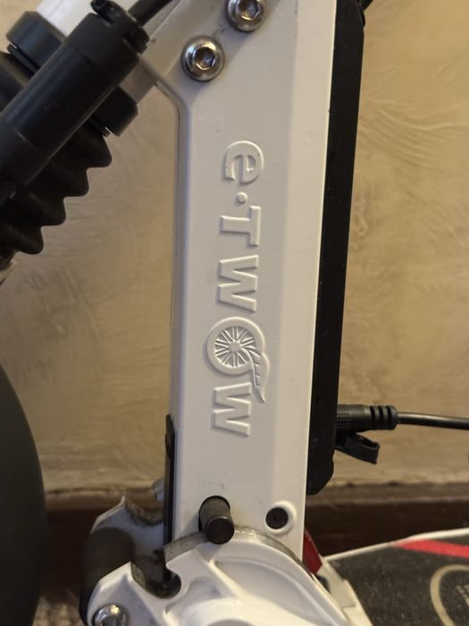 Электросамокат E-TWOW S2 ECO, пробег 462 км