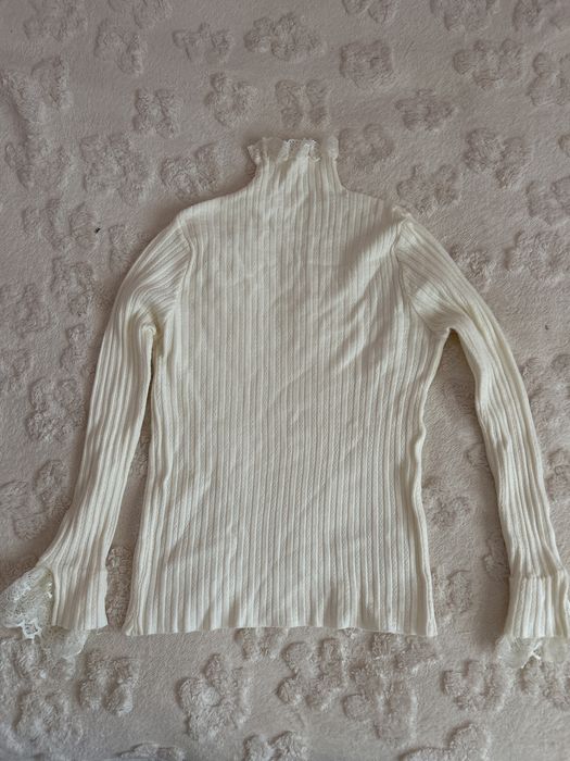 Продам кофточку красивую. Белая рубашка, черная майка жилетка