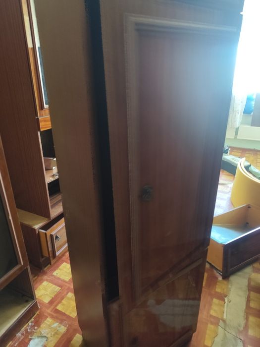 Продам шкаф шифонер почьти даром