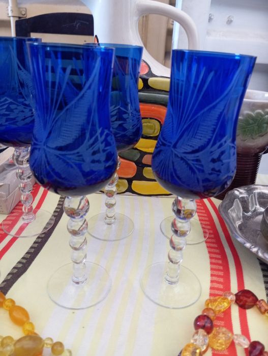 Старинные хрустальные фужеры