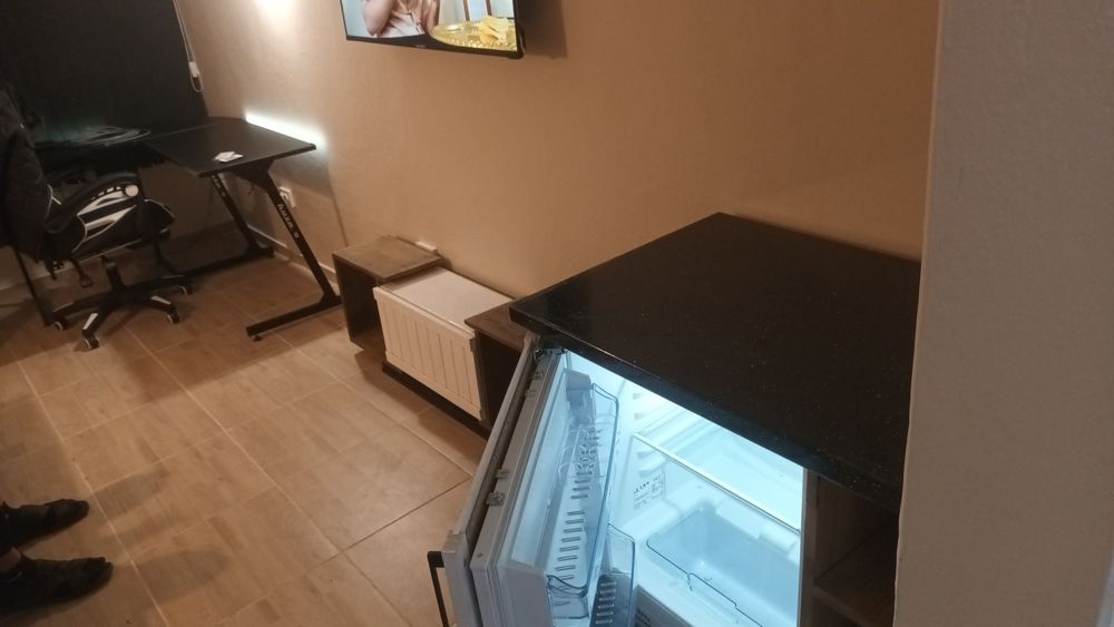 Шкаф за хладилник за вграждане.