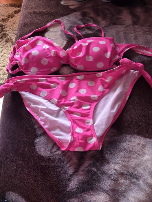 Vînd  costum  de baie mărime  S/M