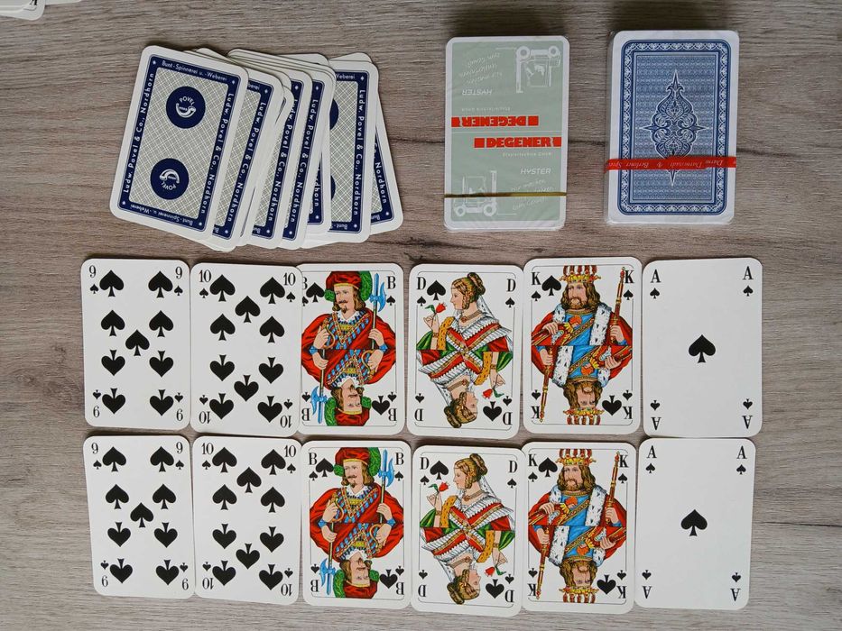 Стари карти за игра на сантасе