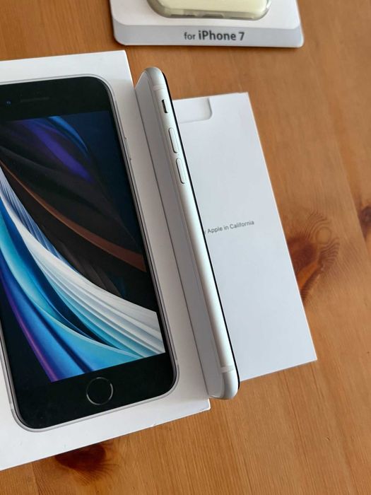 Iphone SE 2020 - Бял - 64GB -Перфектно състояние - Неразличим от Нов