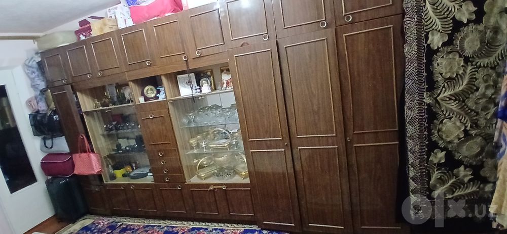 Стенка сотилади срочно