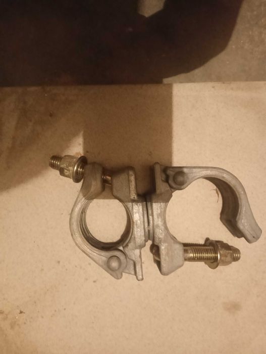 Фиксирани и лагерни (въртящи) скоби