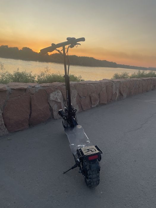 Продам электросамокат Kugoo m5