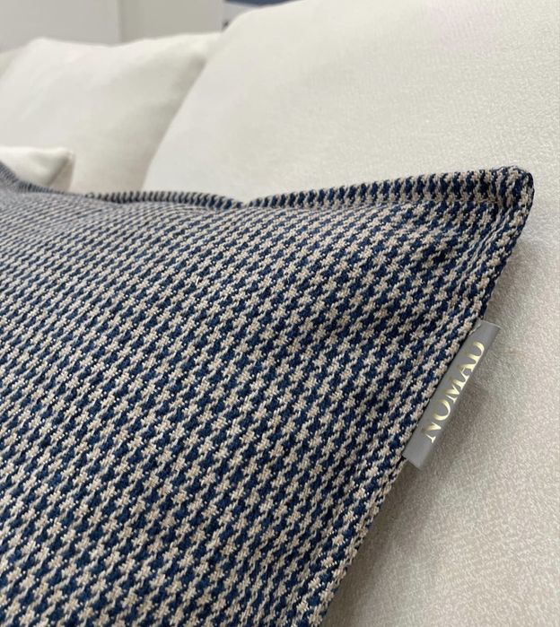 Продам трендовый  диван + пуф