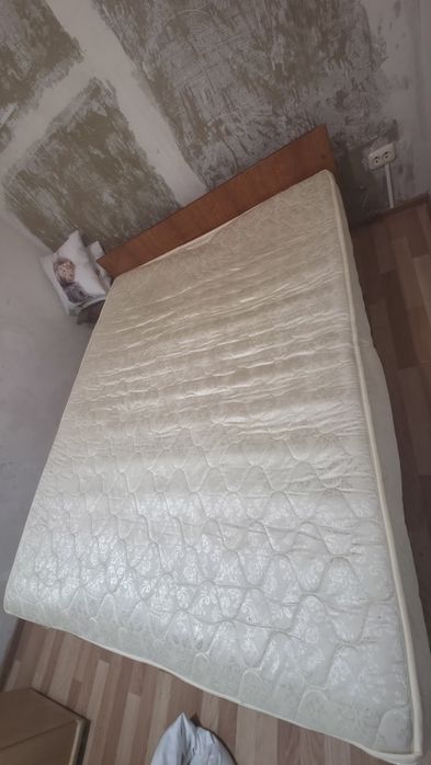 Продам матрас 1.6×2