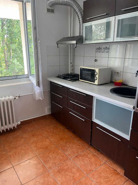 Ofer spre închiriere apartament 2 camere la 3 min pe jos de metrou Piata Sudului