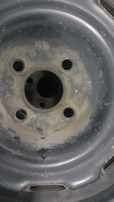 Гумите и джантите са в перфектно състояние.