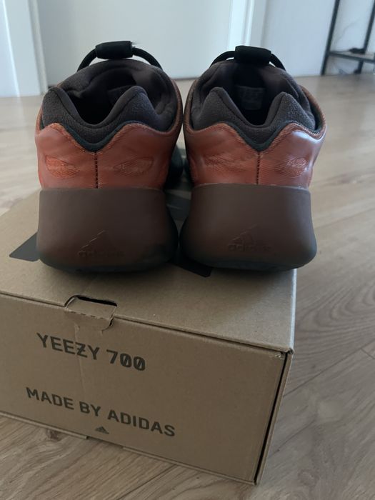 yezzy 700v3 cooper fade marimea 43 originali