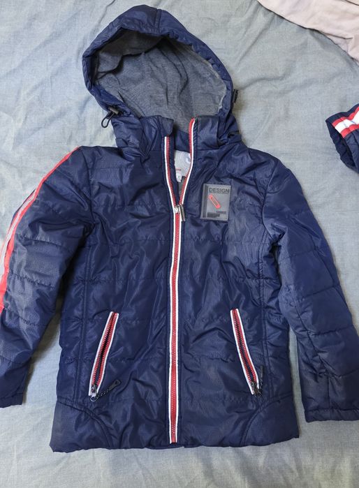 Продам детскую куртку на весну