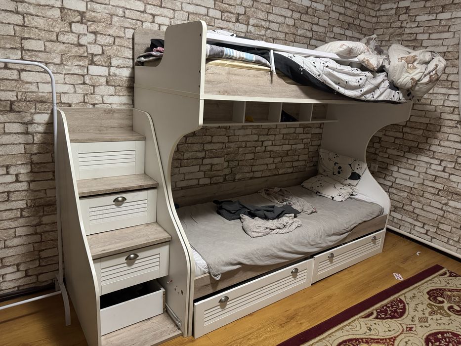 Двухярусная кровать