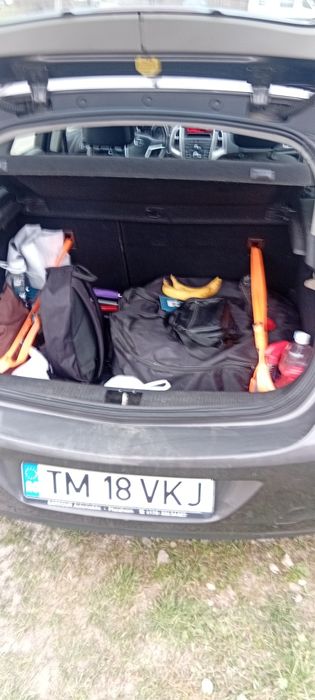 Vind opel astra j motor 1,4 benzina  functioneaza foarte bine .