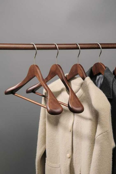 Табиий тахтадан тайёрланган кийим илгич — арзон нархларда