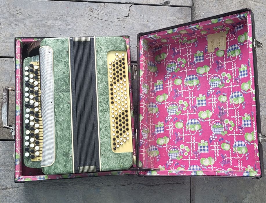 Продается баян "Восток" СССР