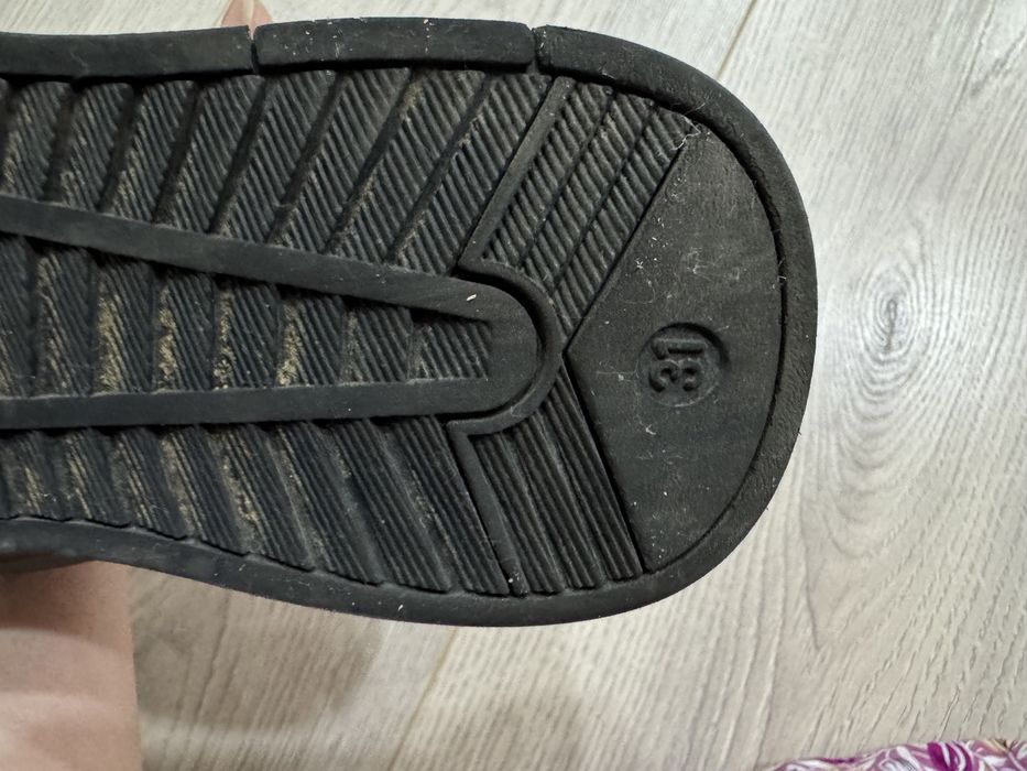 Продам туфли школьные