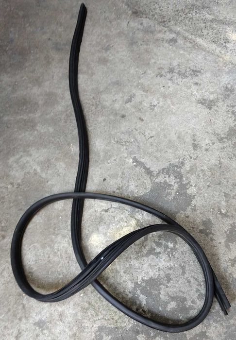 Продавам гумени уплътнения за вратите от RENAULT GRAND SCENIC II