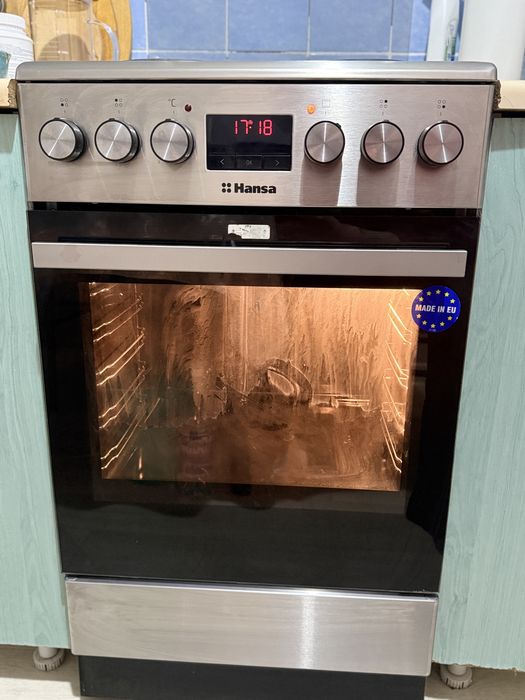Продам электрическую плиту Hansa