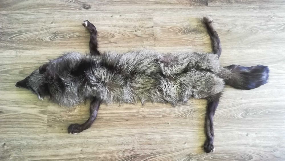 Яка и шапка от лисица