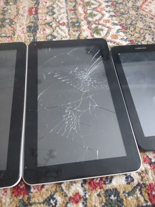 Комплект планшетов и телефонов