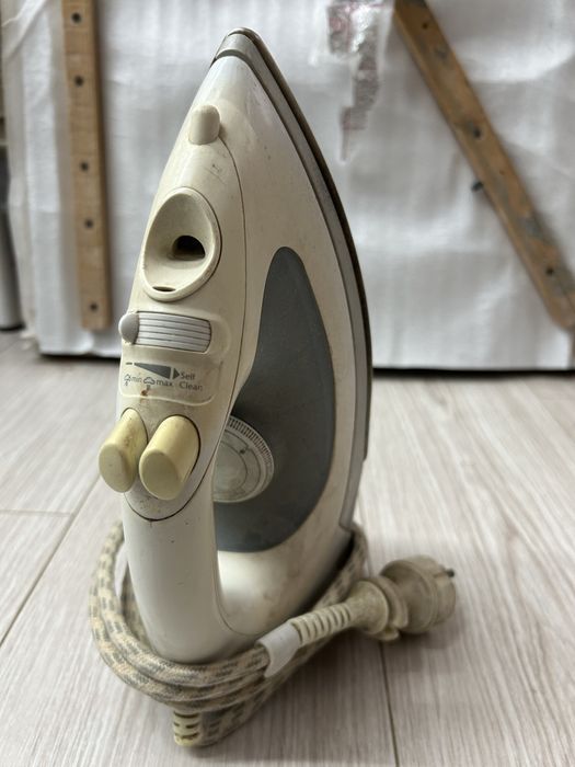 Продаю б/у утюг!!!