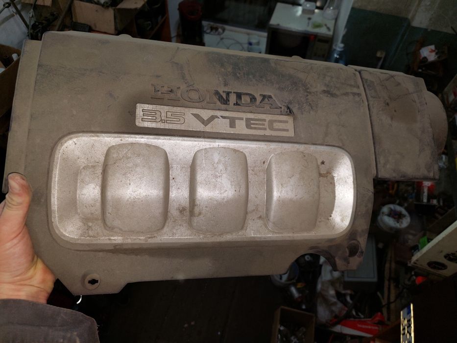 Крышка двигателя на Honda odyssey