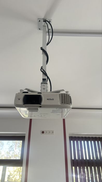 Проектор EPSON EH-TW750
