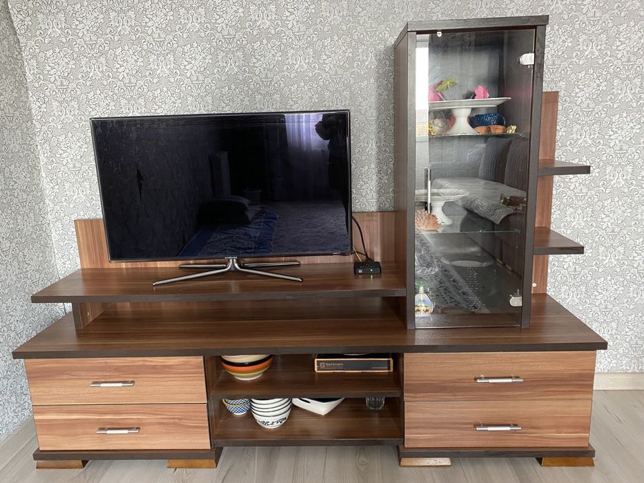 Продам тумбу под телевизор